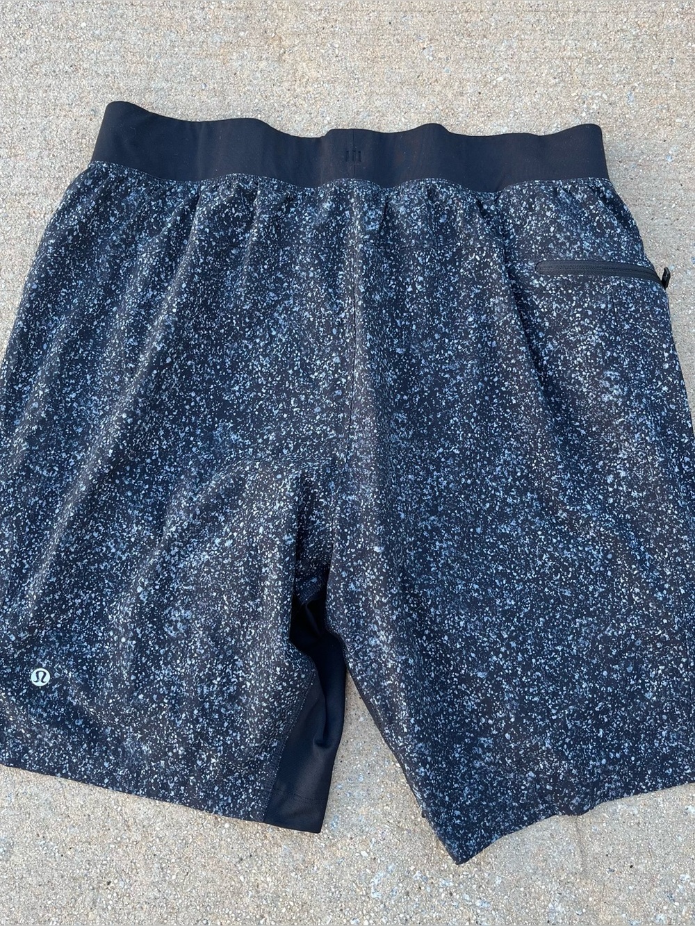 Lululemon shorts size L
